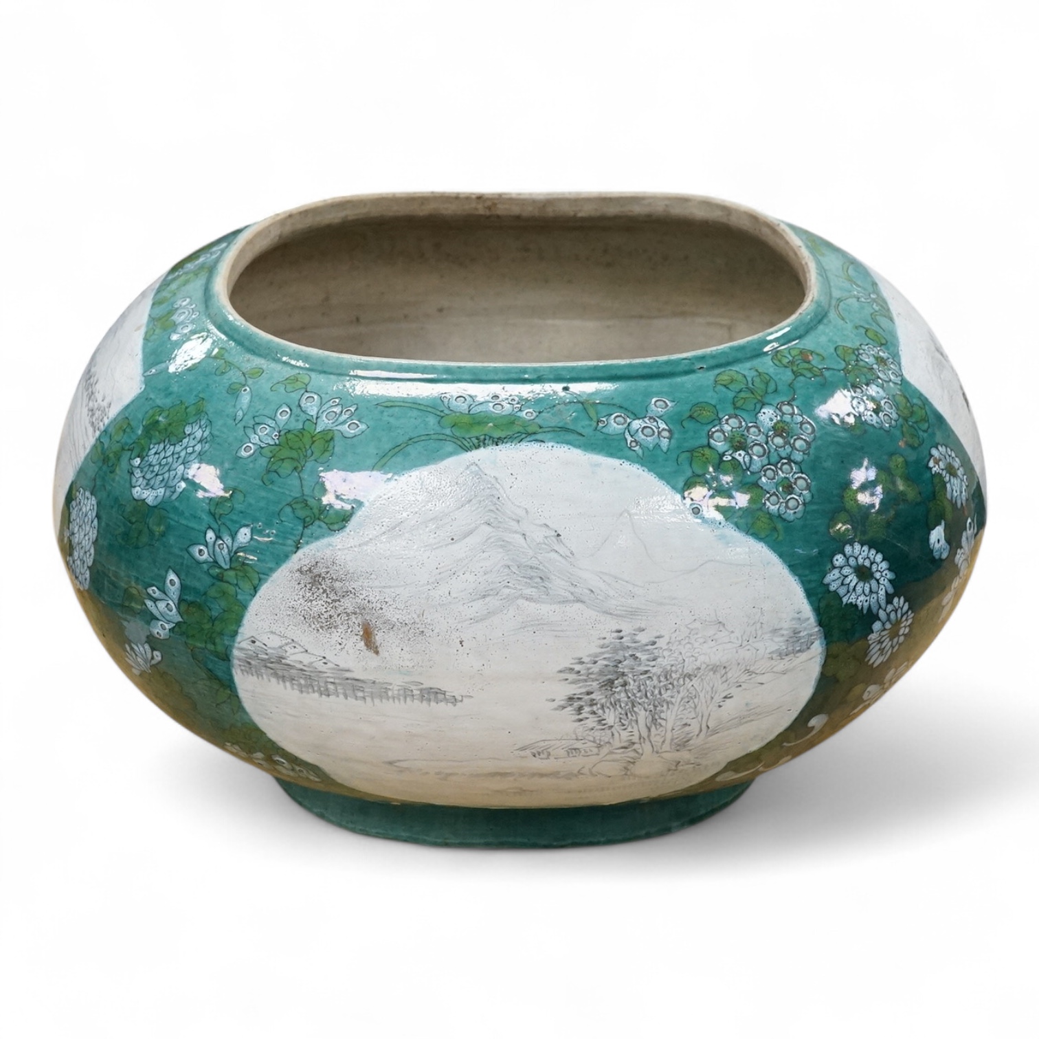 A Chinese enamelled porcelain oval bowl, Guandong kilns, early 20th century, green with en grisaille panels, 20cm high